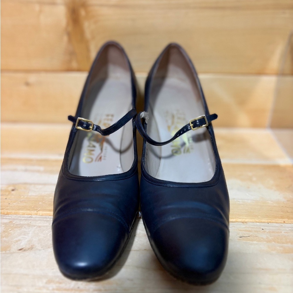 Vintage Salvatore Ferragamo Navy Blue smooth Leather Mary Jane Pump Heels - W 8 - Picture 8 of 9